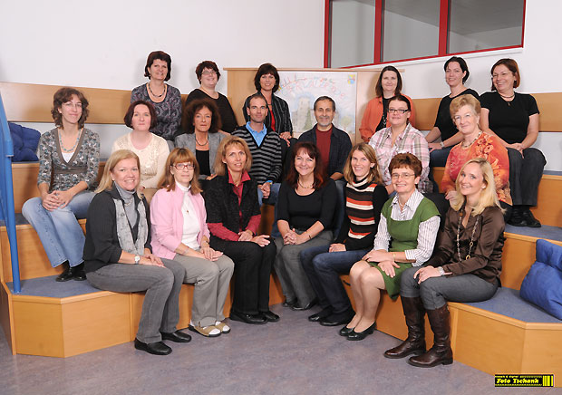 Lehrkörper der Oskar Helmer Hauptschule 2008/09